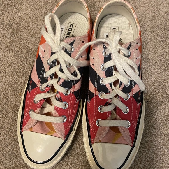 Like new Chuck Taylors in very fan pattern! - Picture 3 of 5